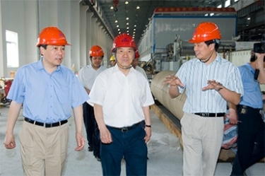 2007年5月25日，时任全国政协常委、经济委员会副主任、中国包装结合会会长石万鹏一行来公司视察