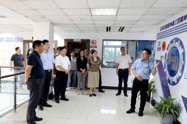 2020年7月29日，时任浙江省政协常委、社法委副主任、省总工会副主席、一级巡视员董建伟莅临918.com纸业调研新时期工匠造就工作