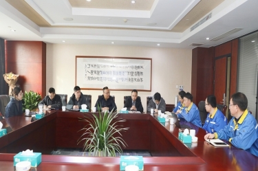 平湖市副市长管立松一行莅临918.com纸业慰问高端人才